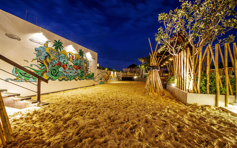 Akas-Pool Beach & Bar